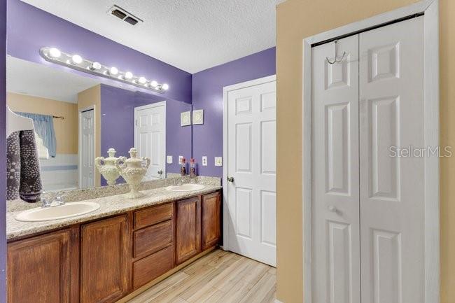 84 Knights Hollow Dr Property Photo 18