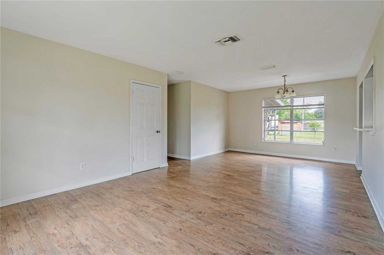 962 Rockhill St Property Photo 4
