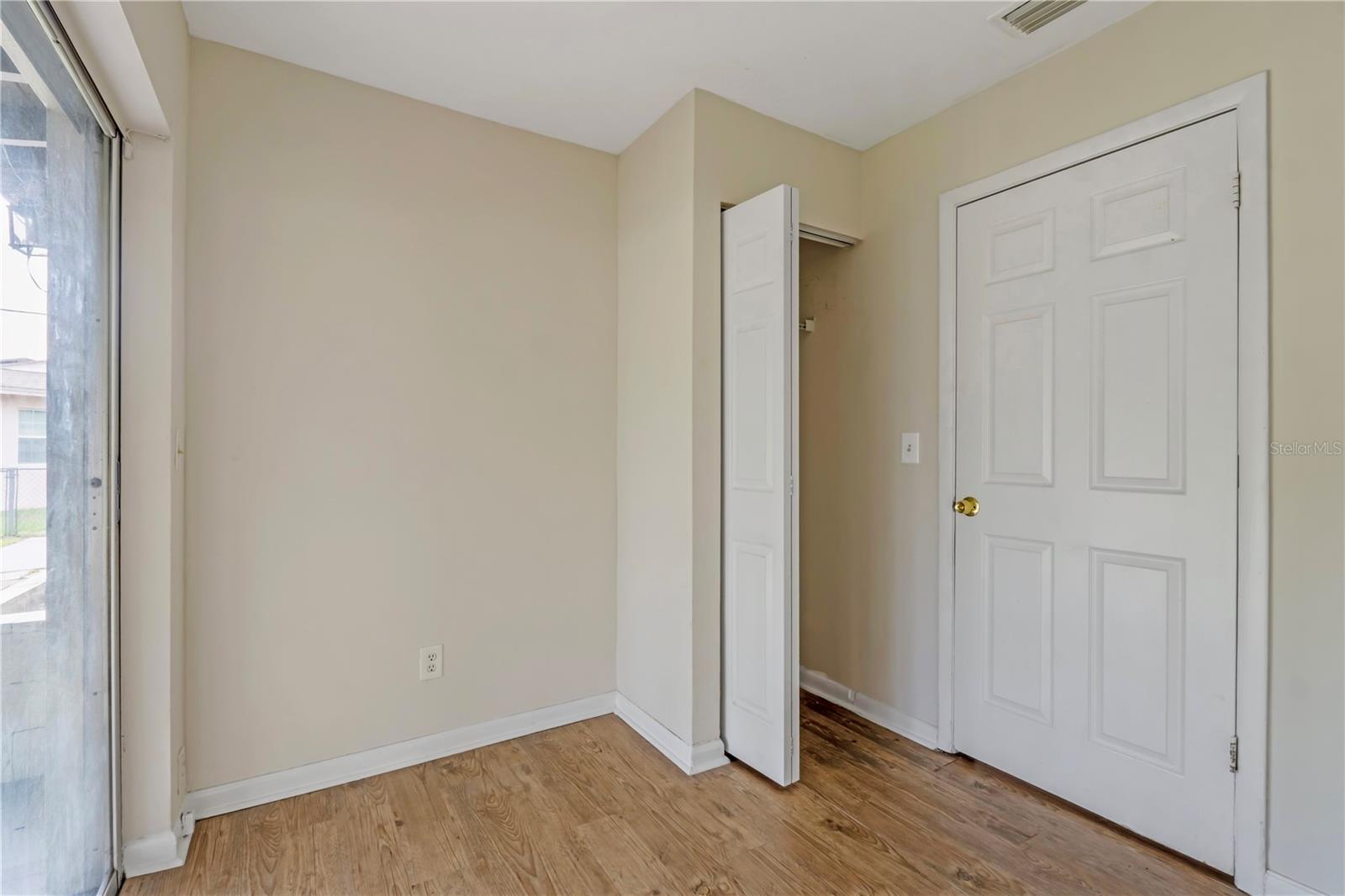 962 Rockhill St Property Photo 13