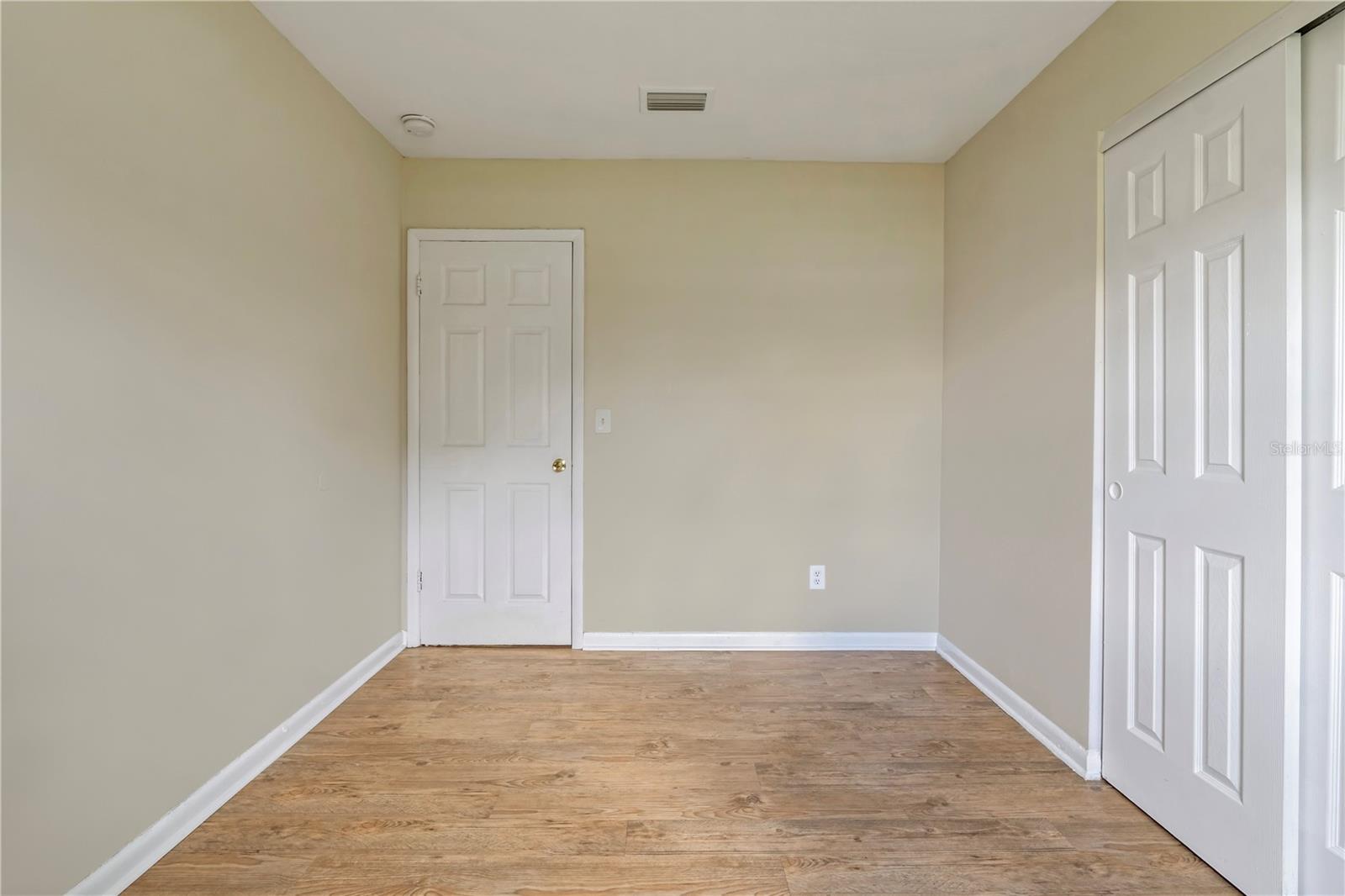 962 Rockhill St Property Photo 15