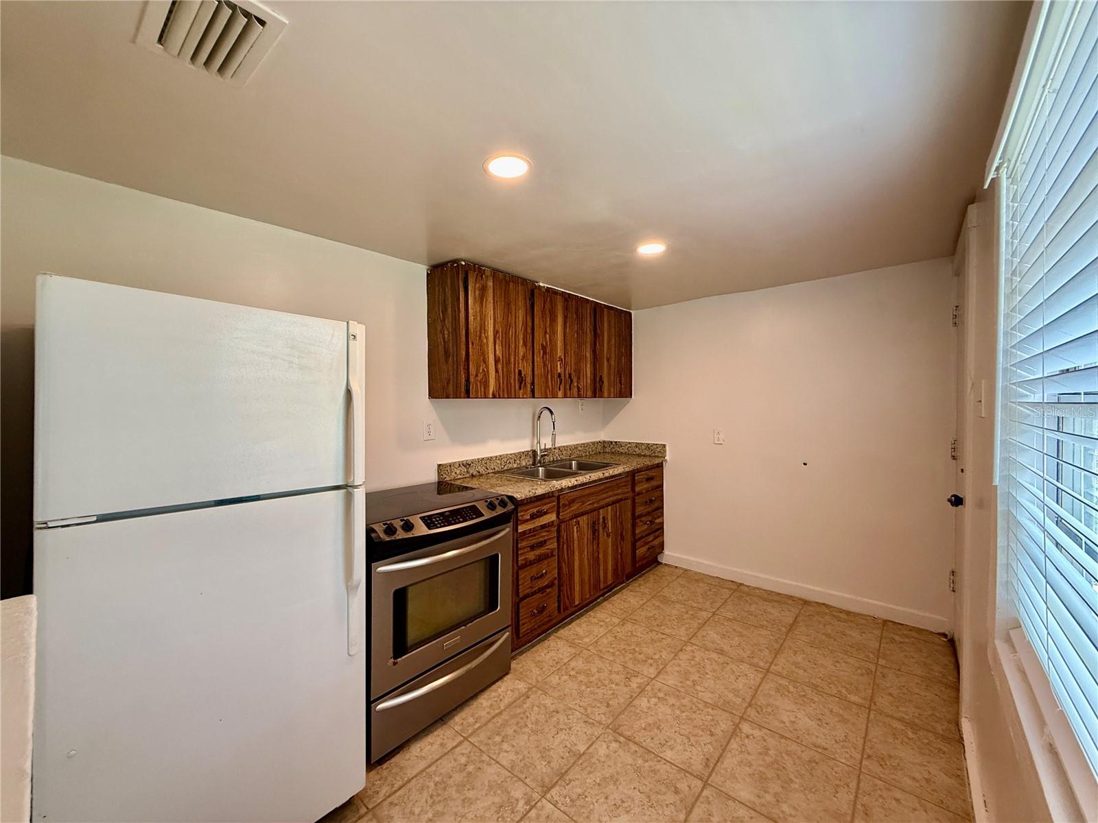1405 40th St #1/2 Property Photo 6