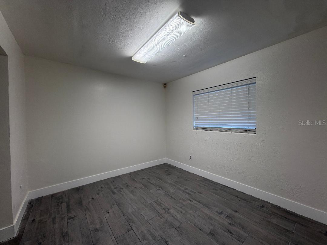 498 Esther Ln Property Photo 2