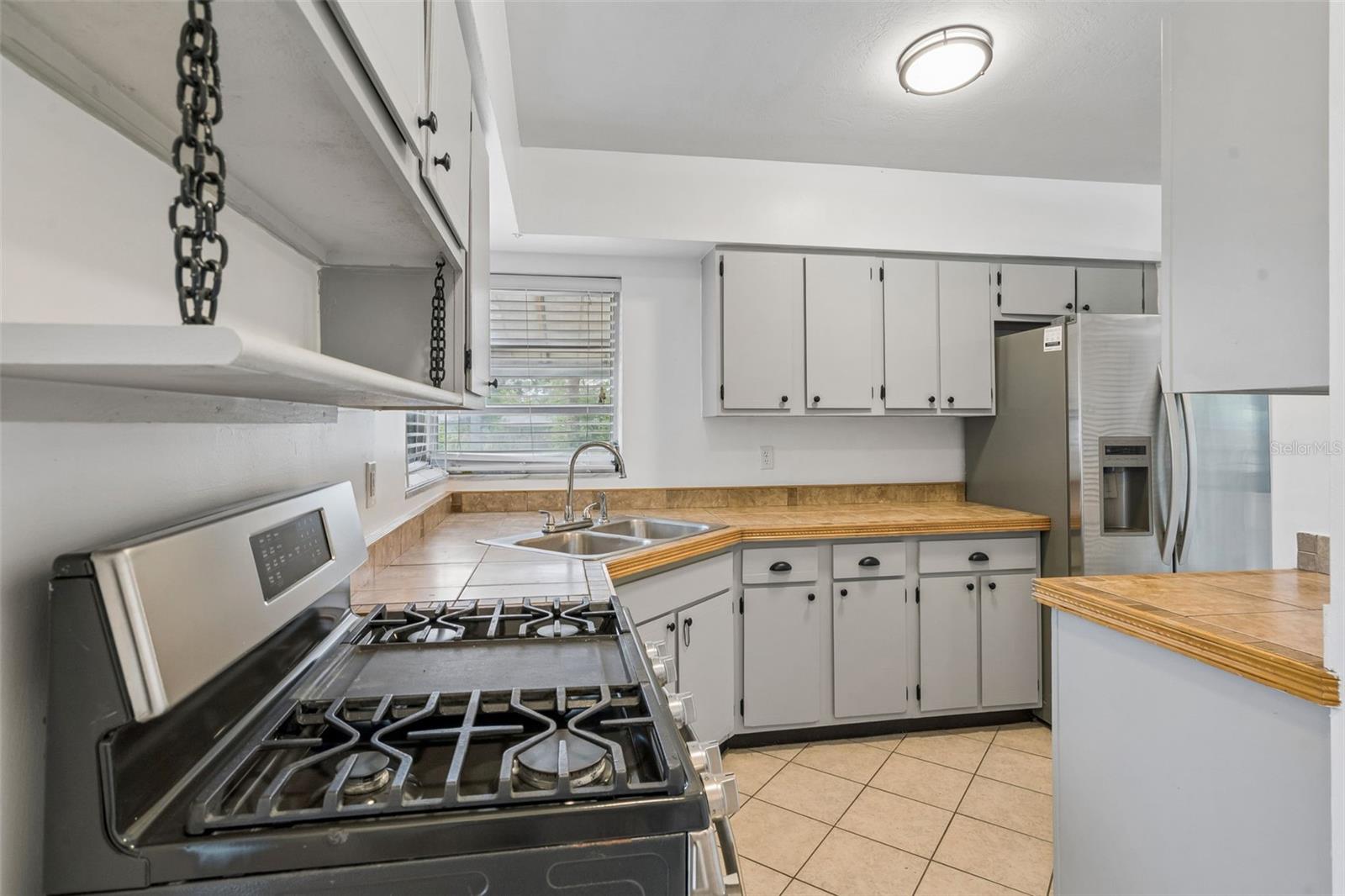 572 E Normandy Blvd Property Photo 6
