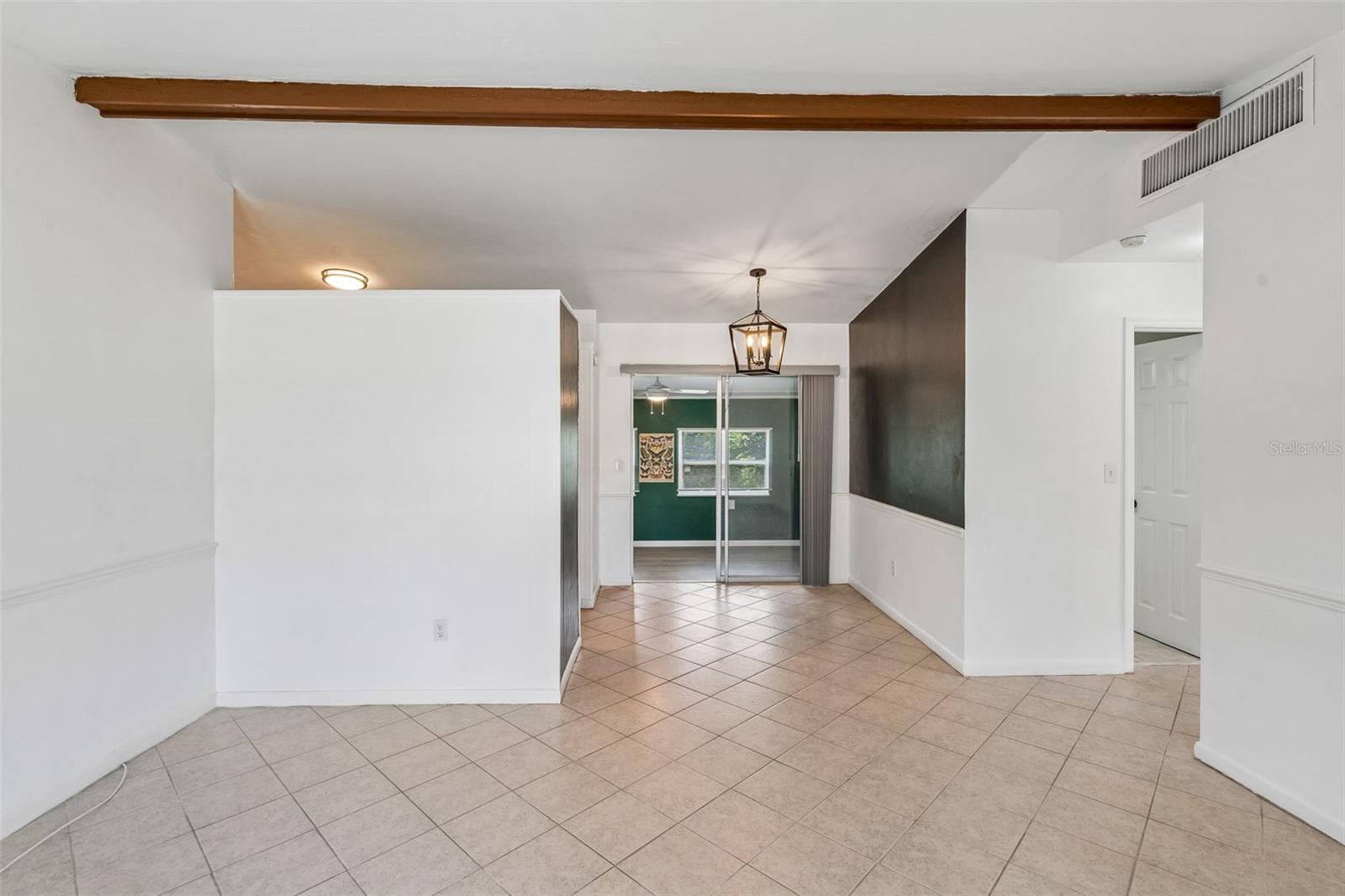 572 E Normandy Blvd Property Photo 11