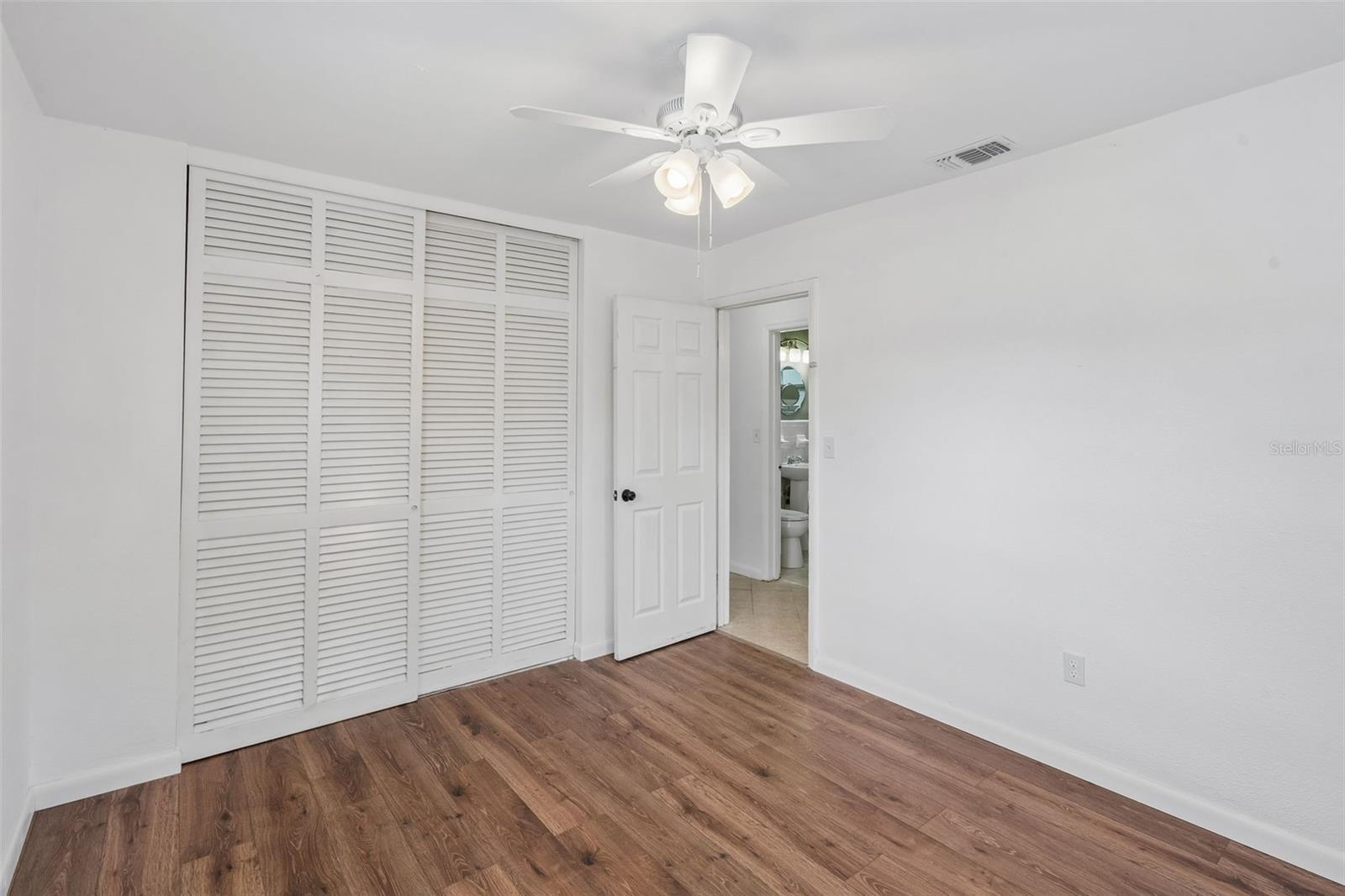 572 E Normandy Blvd Property Photo 16