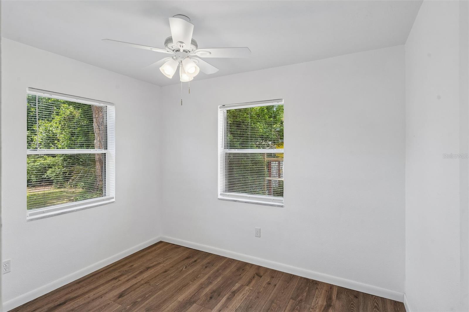 572 E Normandy Blvd Property Photo 18