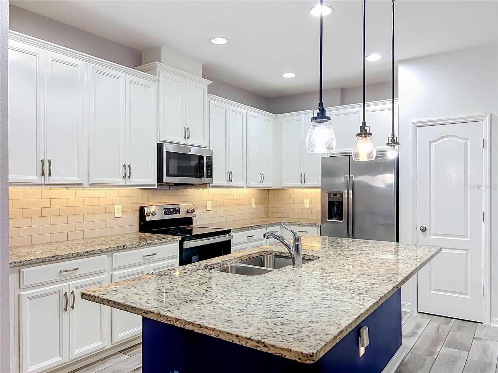 12043 White Wave Pt Property Photo 18