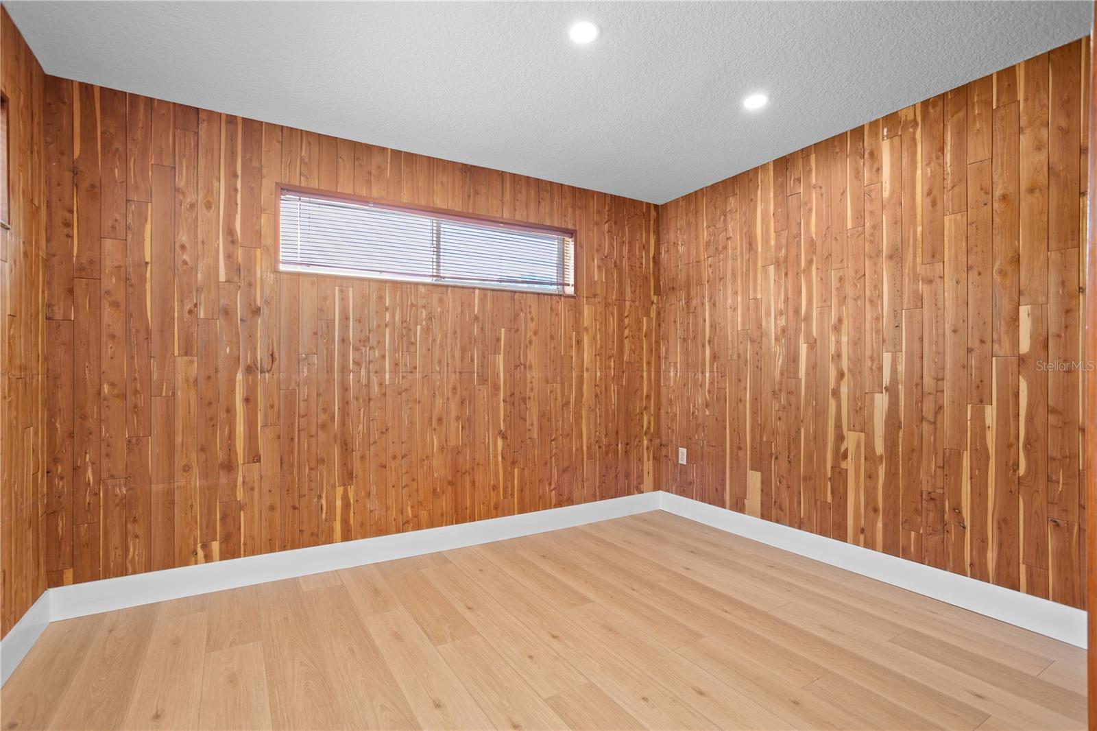 320 Benton St Property Photo 21