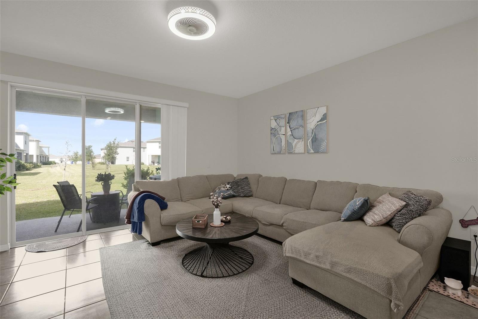 1359 Isleta Loop Property Photo 6