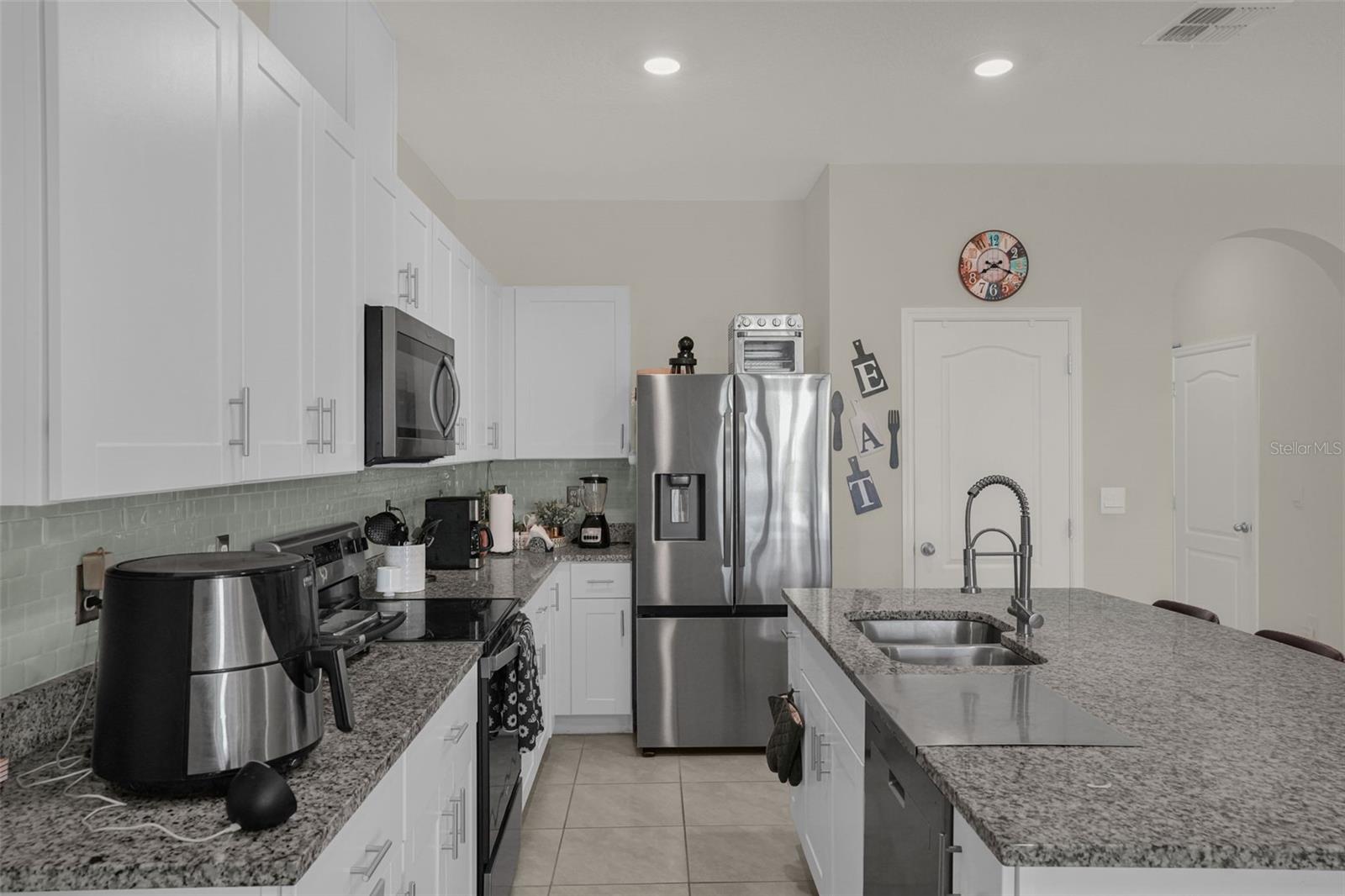 1359 Isleta Loop Property Photo 10