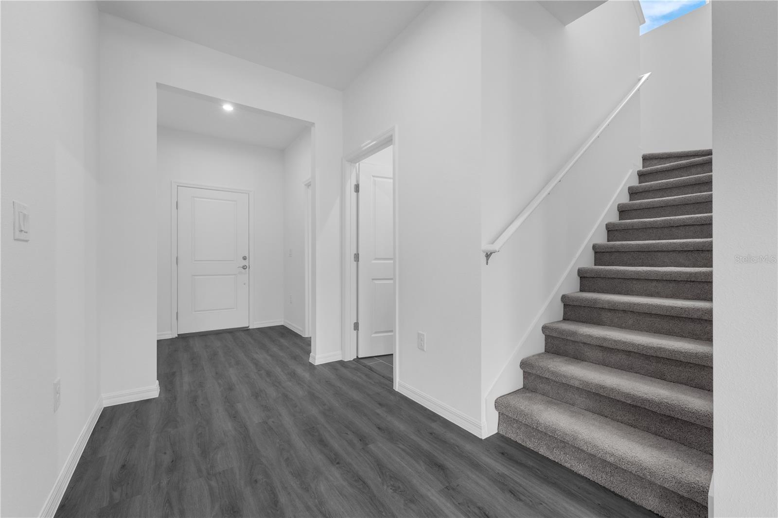 1342 Dunblane Way Ne Property Photo 2