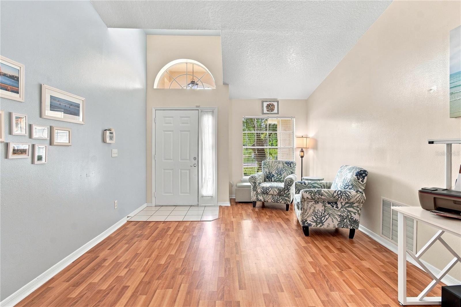 1009 Spring Loop Way Property Photo 3
