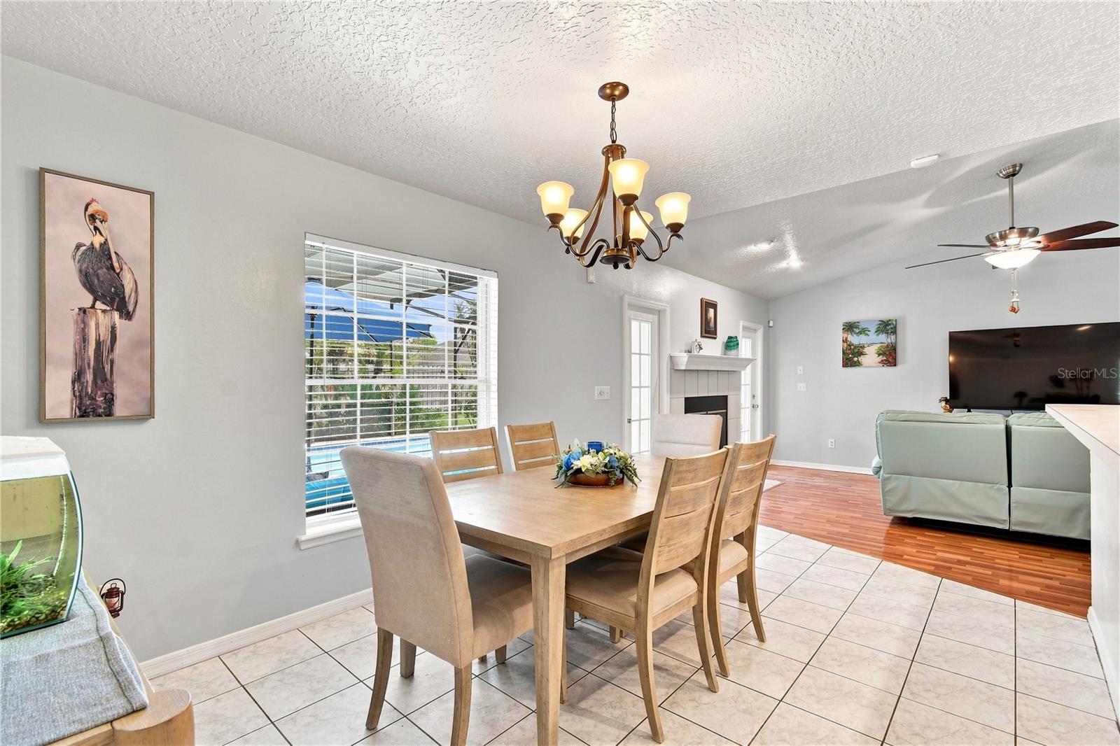 1009 Spring Loop Way Property Photo 5