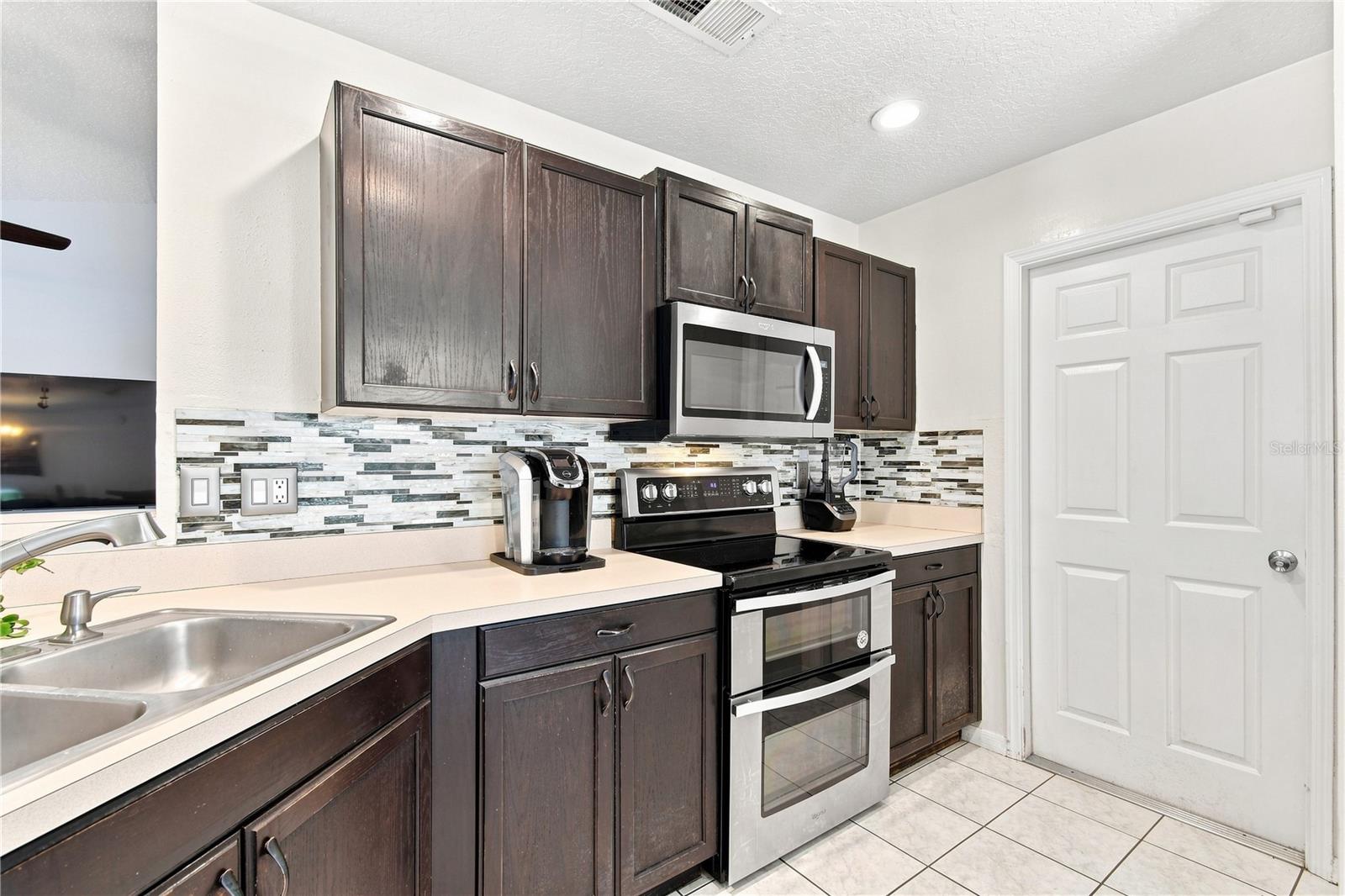 1009 Spring Loop Way Property Photo 7