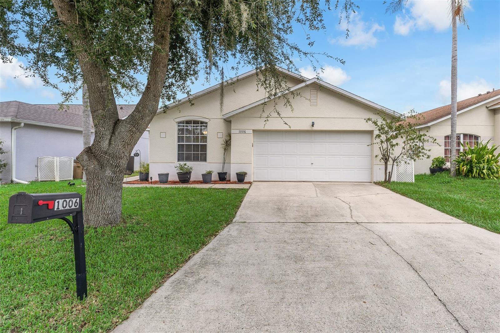 1006 CLEAR CREEK CIR Property Photo 1
