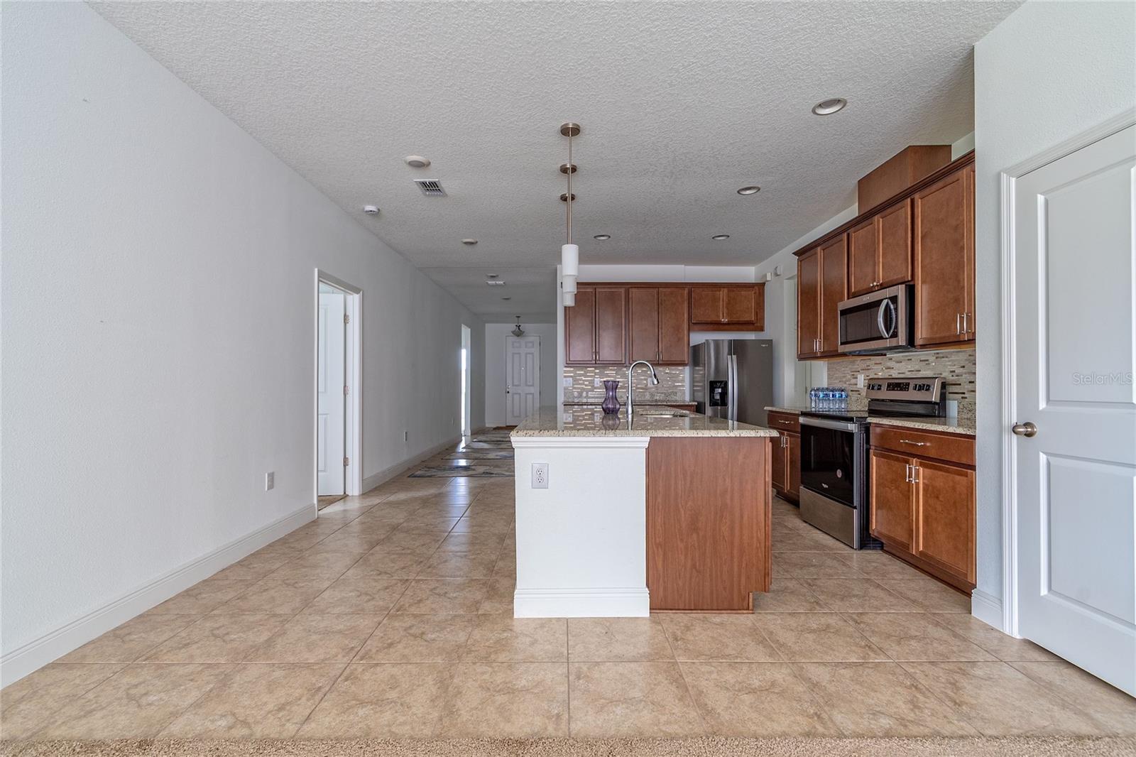14815 Milfoil Ave Property Photo 9