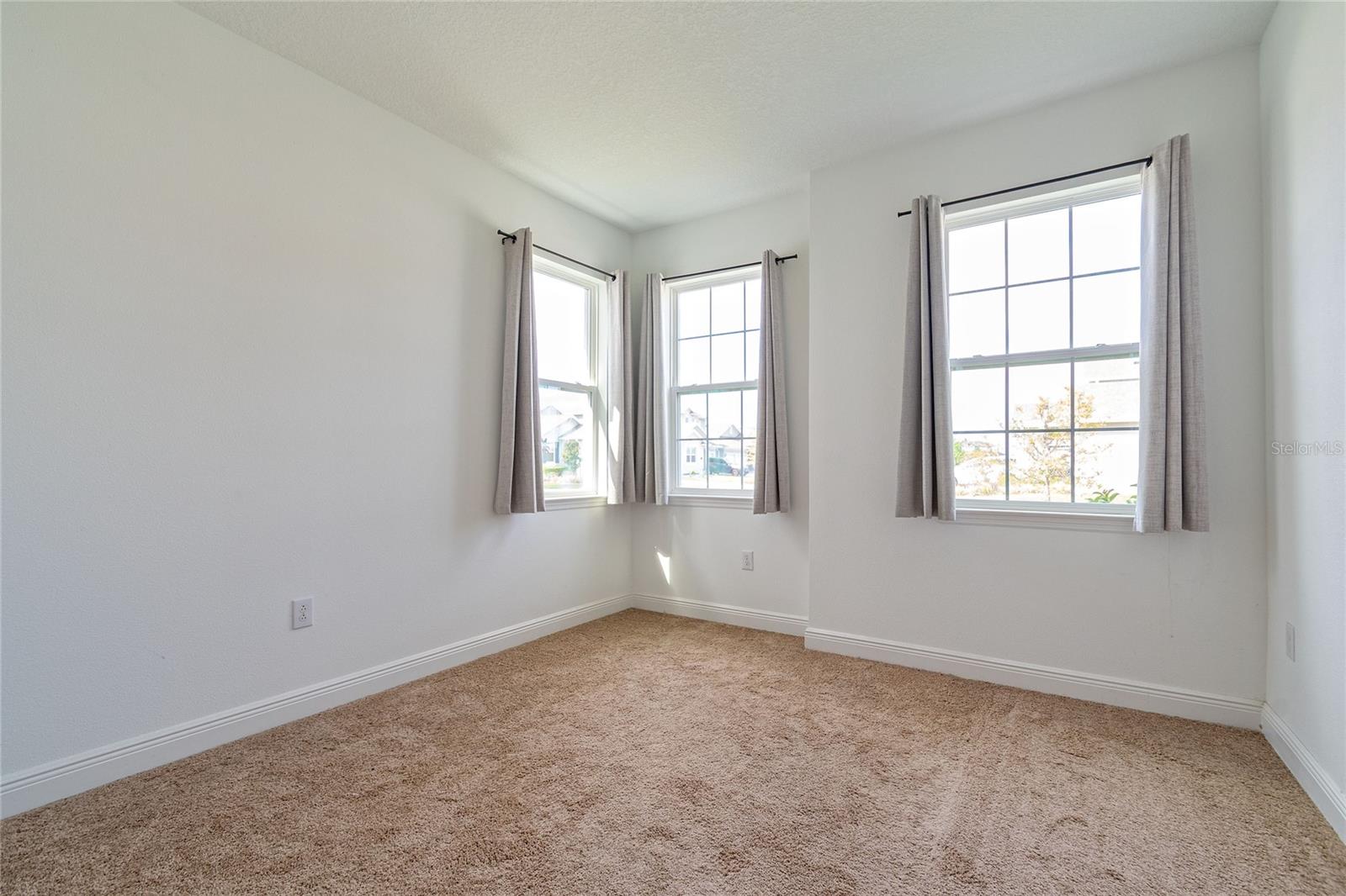 14815 Milfoil Ave Property Photo 16