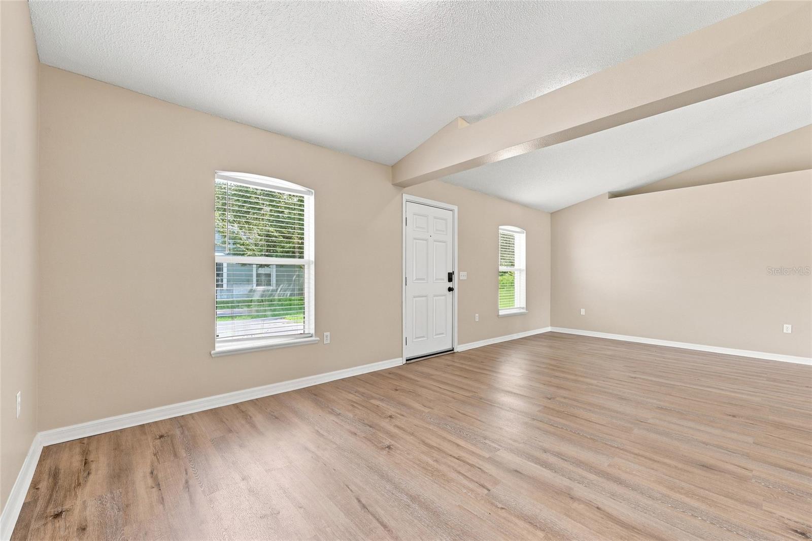 1346 Dunbarton Ct Property Photo 5