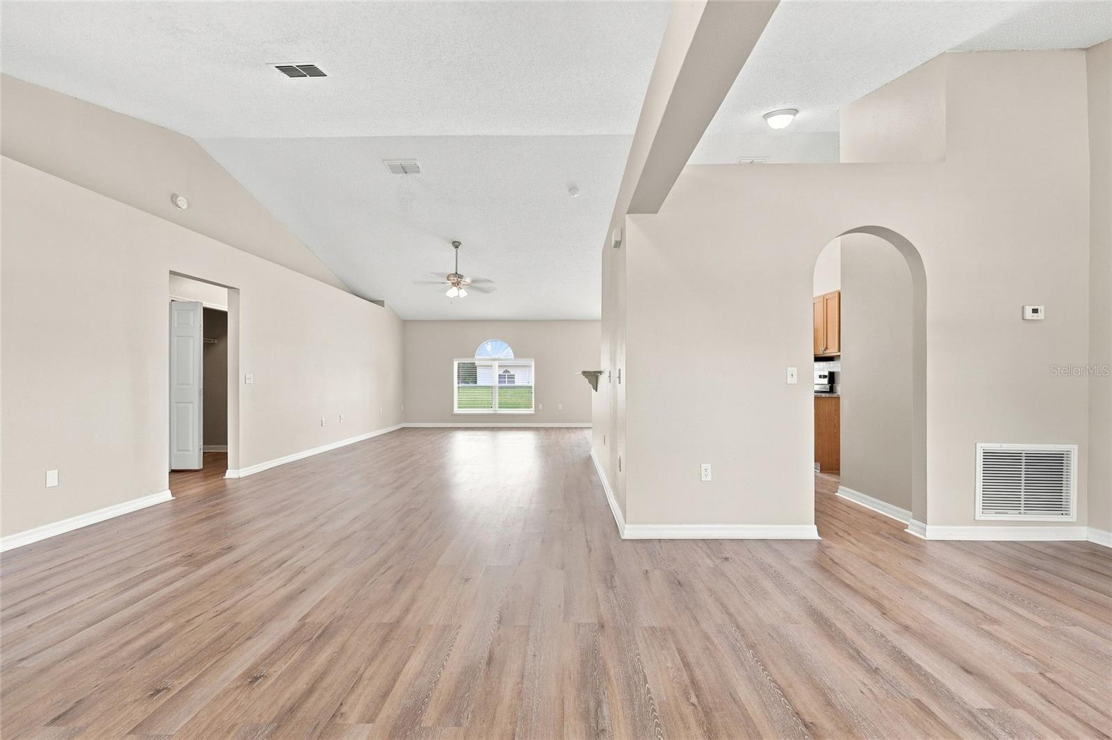 1346 Dunbarton Ct Property Photo 6