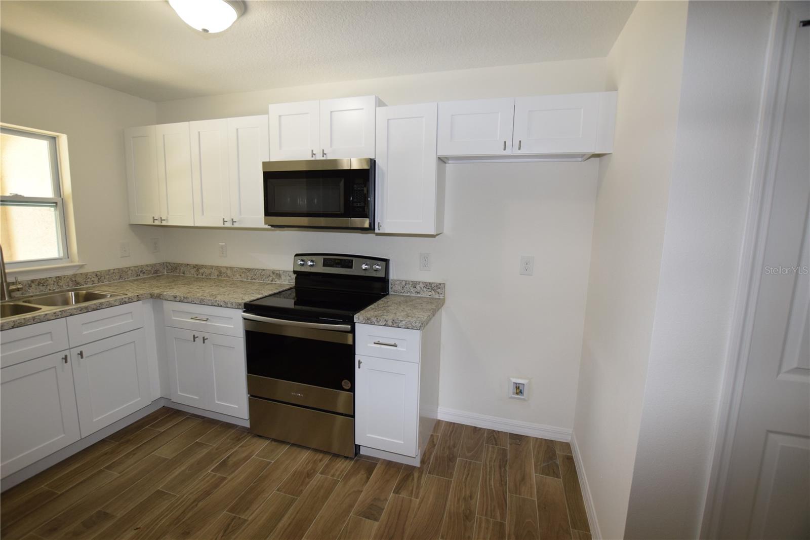 2318 W Cannon Ter Nw #b Property Photo 4