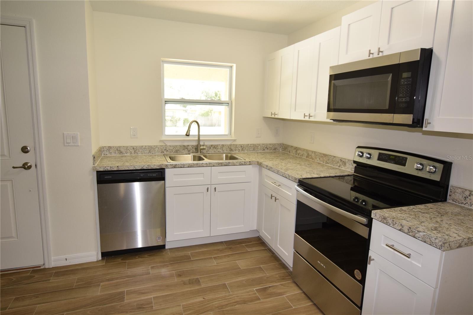 2318 W Cannon Ter Nw #b Property Photo 5