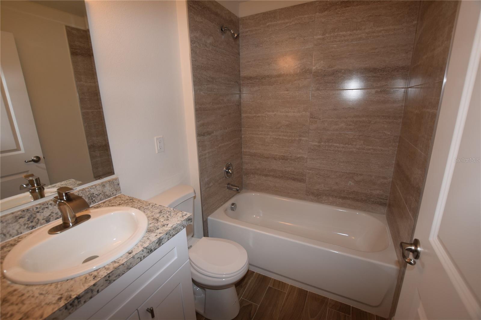 2318 W Cannon Ter Nw #b Property Photo 9