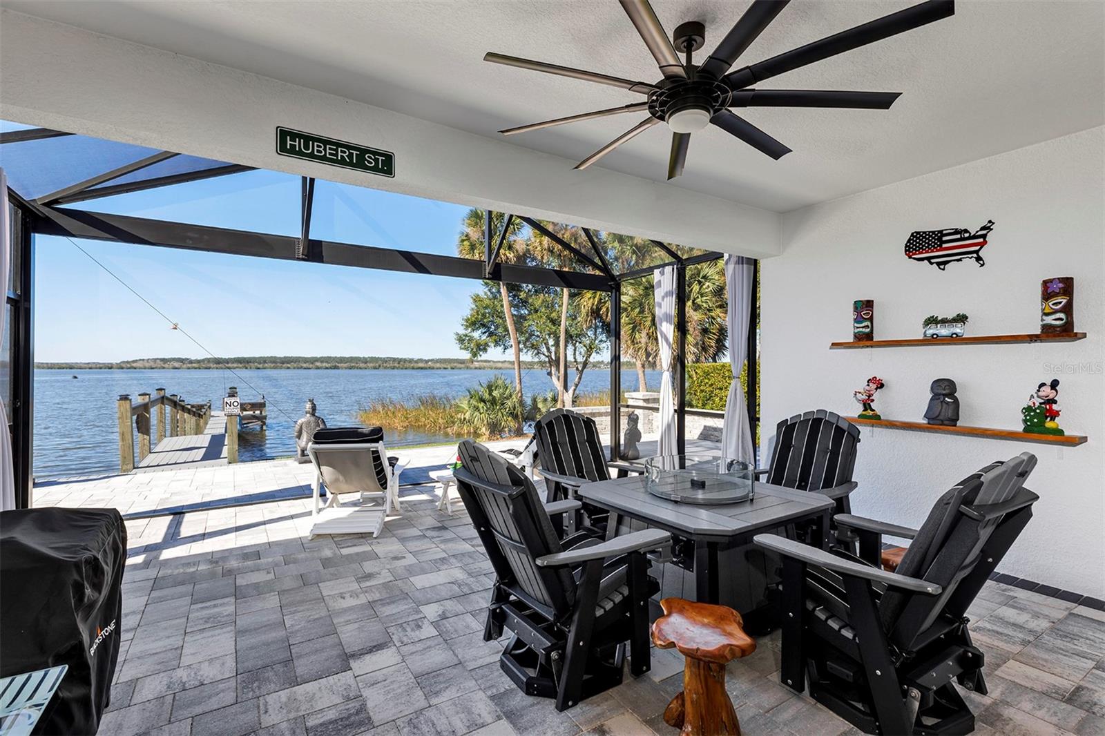1112 Hull Island Dr Property Photo 3