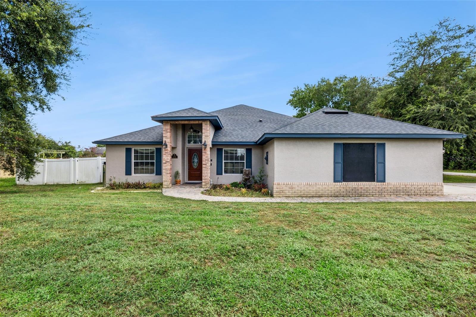 1545 Overton St Property Photo 1