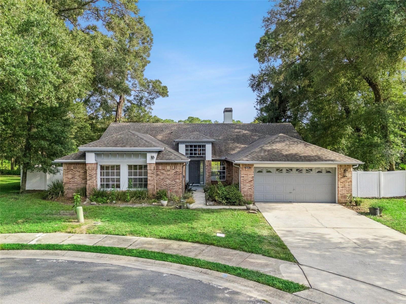 806 OAK FOREST CT