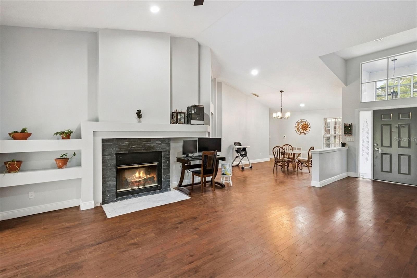 806 Oak Forest Ct Property Photo 6