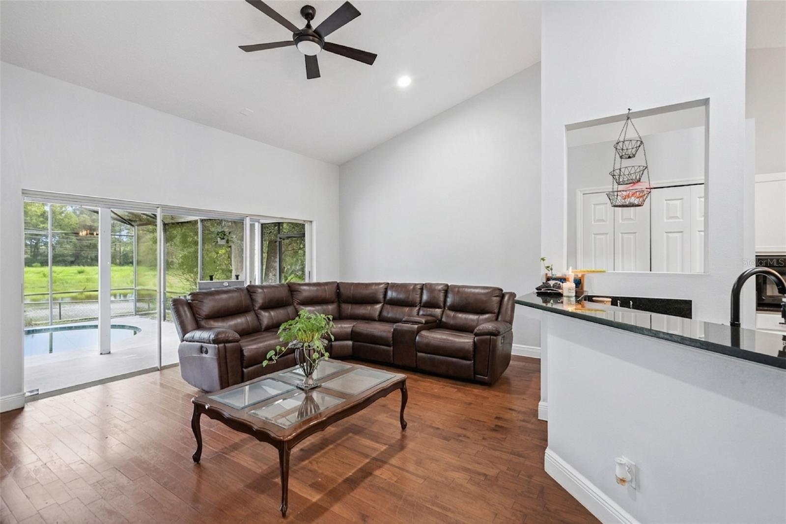 806 Oak Forest Ct Property Photo 8
