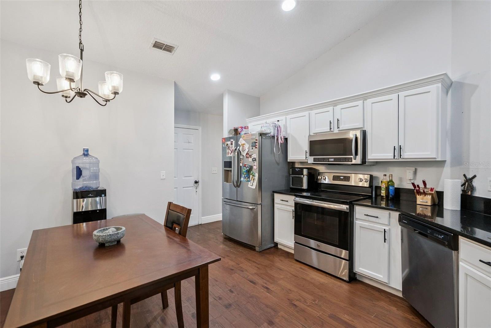806 Oak Forest Ct Property Photo 11