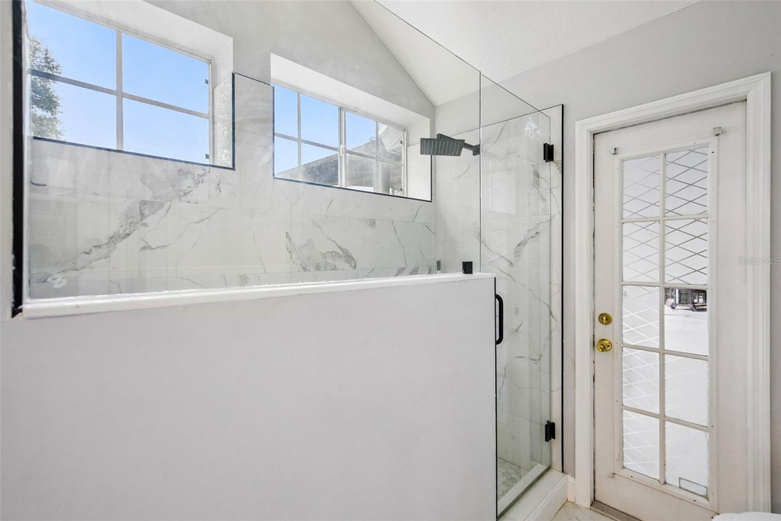 806 Oak Forest Ct Property Photo 17