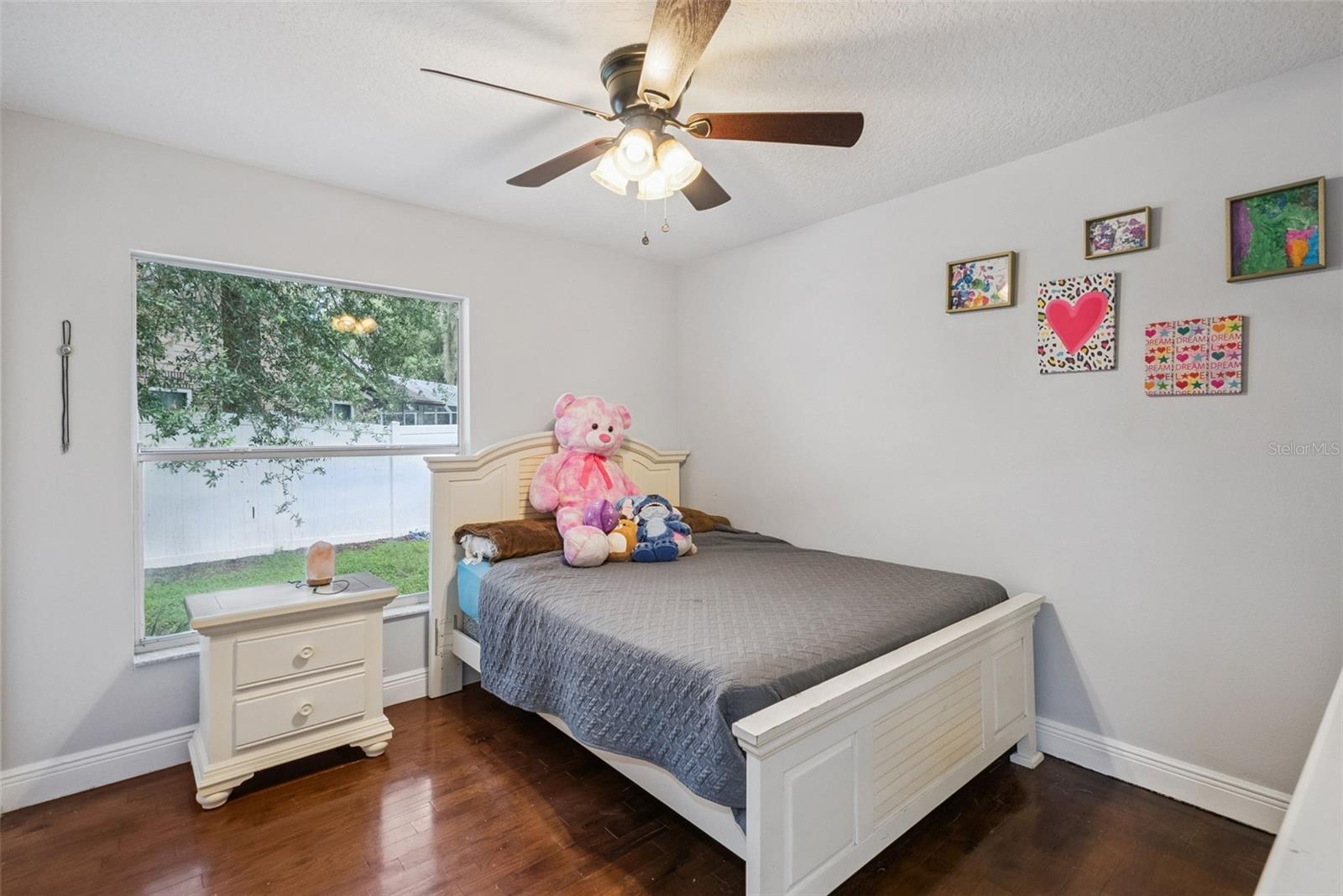 806 Oak Forest Ct Property Photo 18