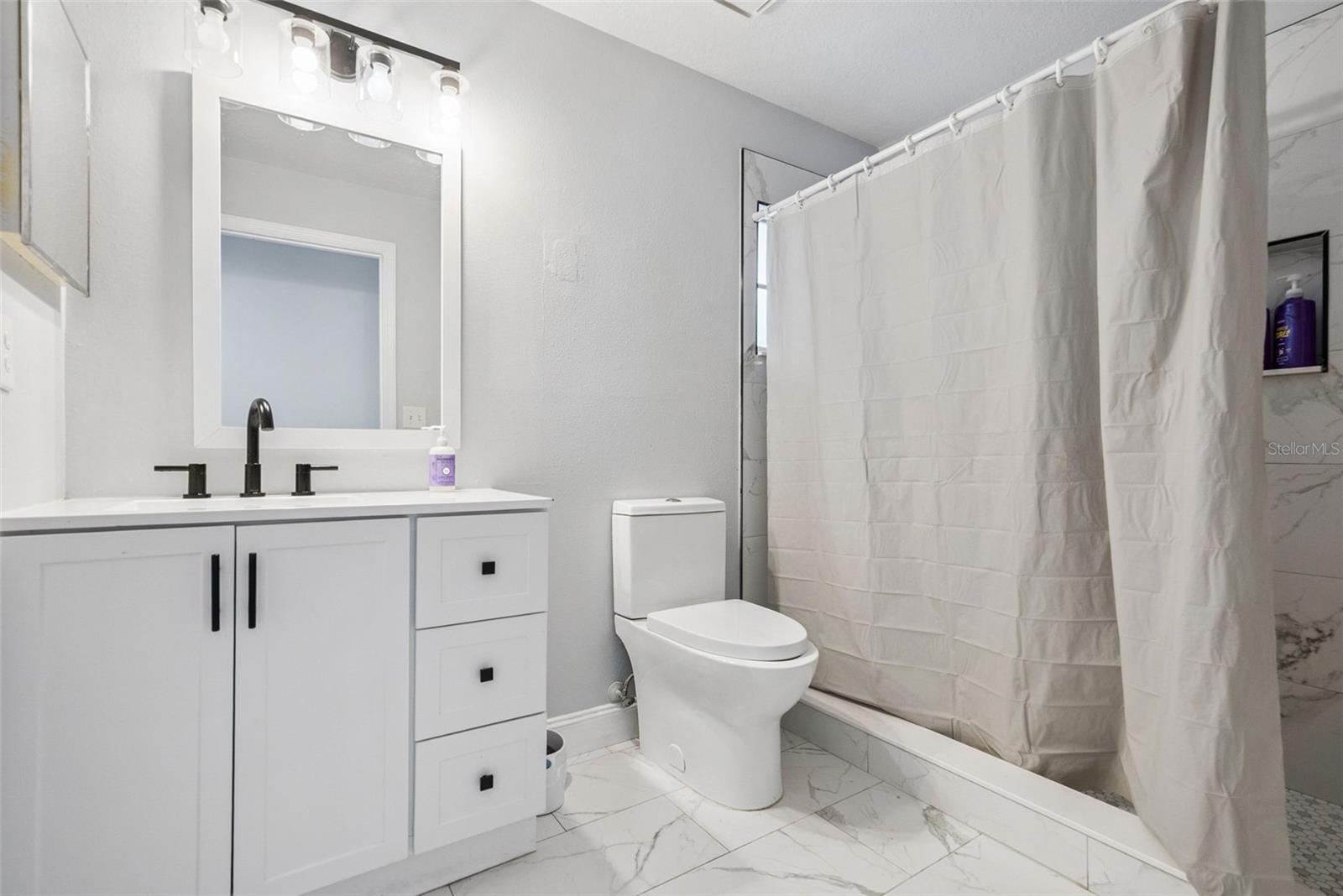 806 Oak Forest Ct Property Photo 20