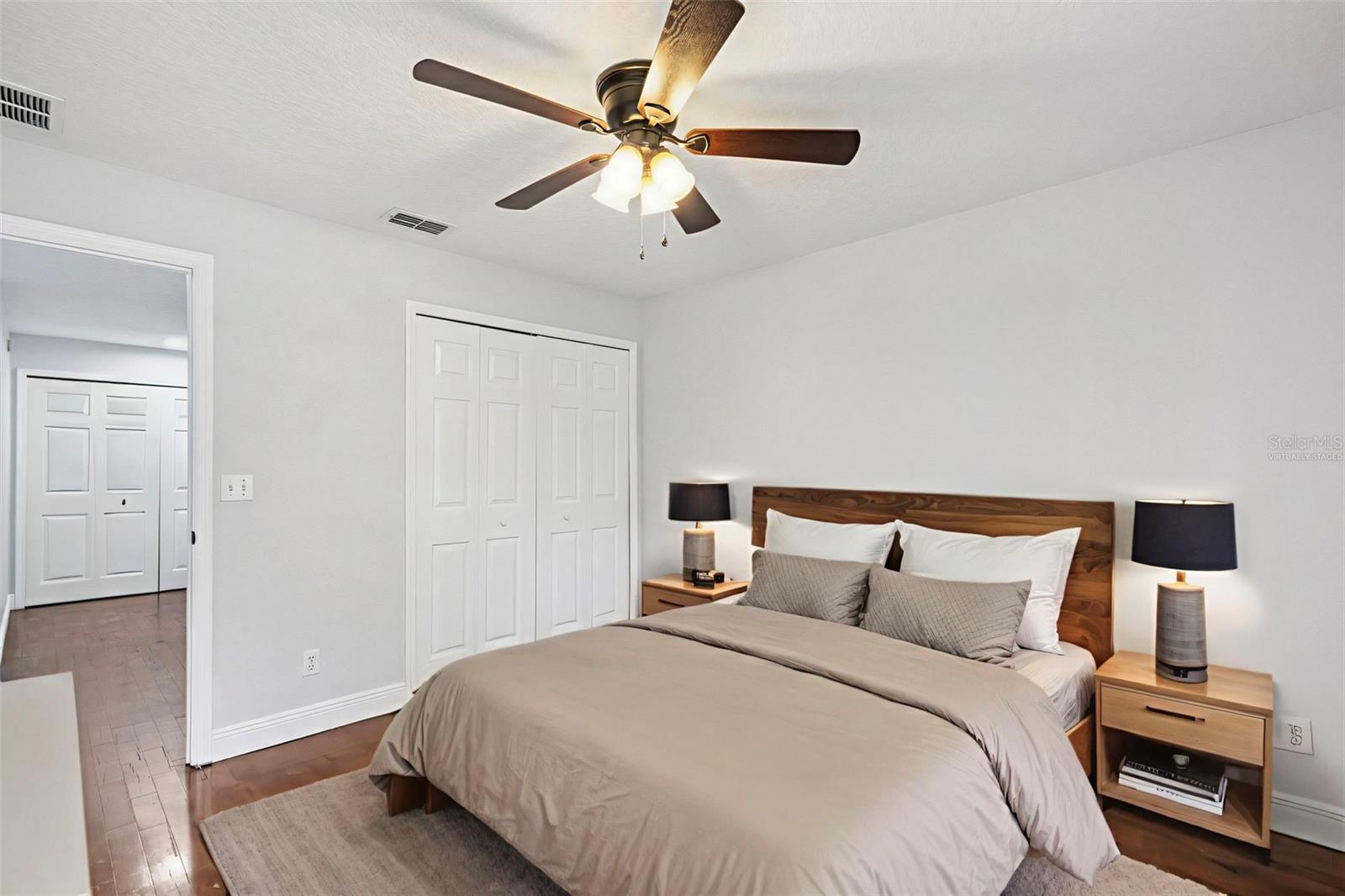 806 Oak Forest Ct Property Photo 24
