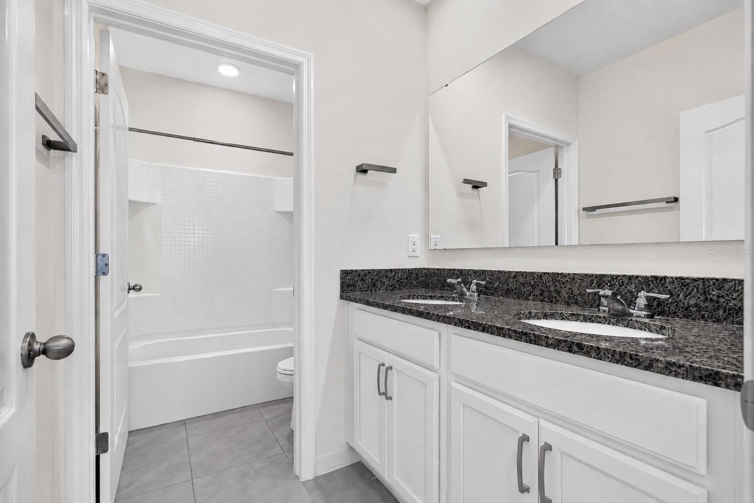 1021 Silverbell Trl Property Photo 24