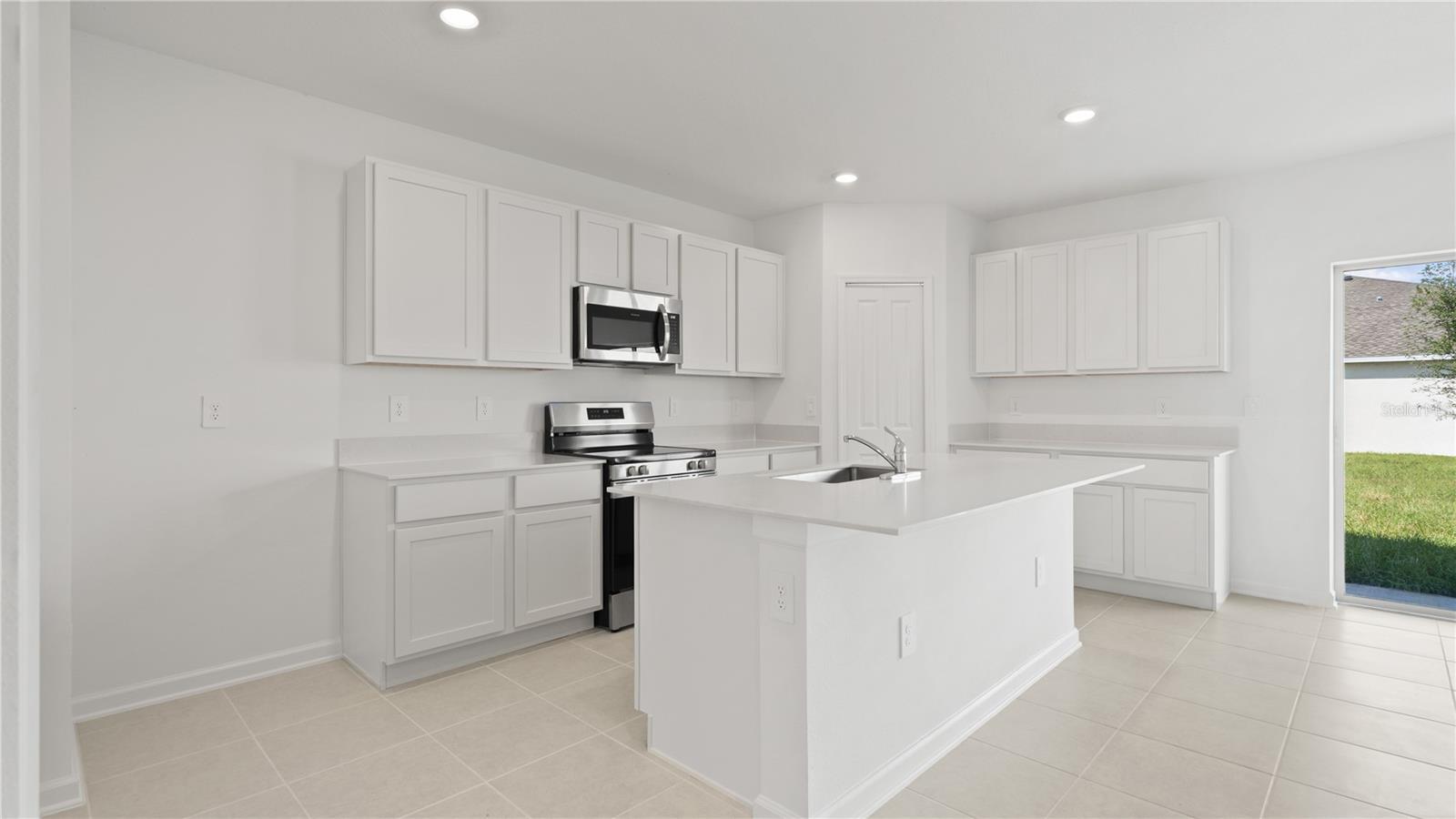 1591 Willow Garden Loop Property Photo 3
