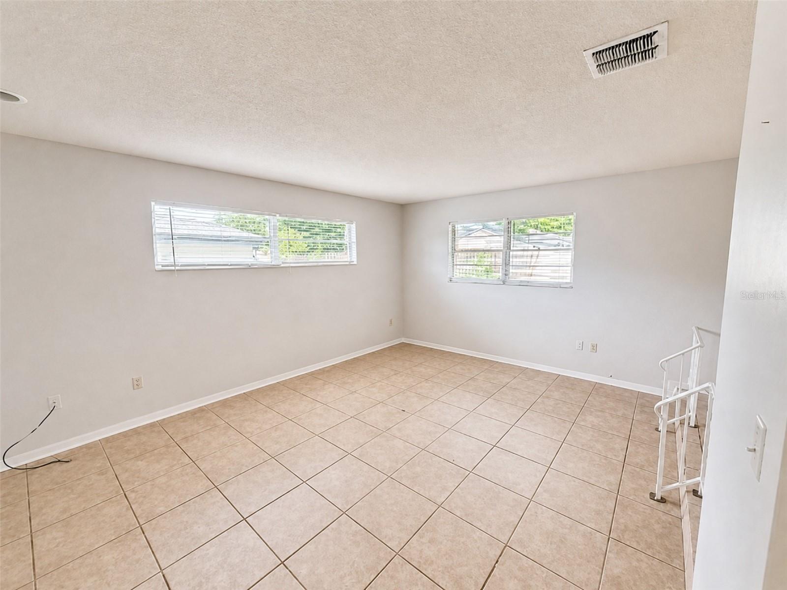 621 Ashberry Ln Property Photo 4