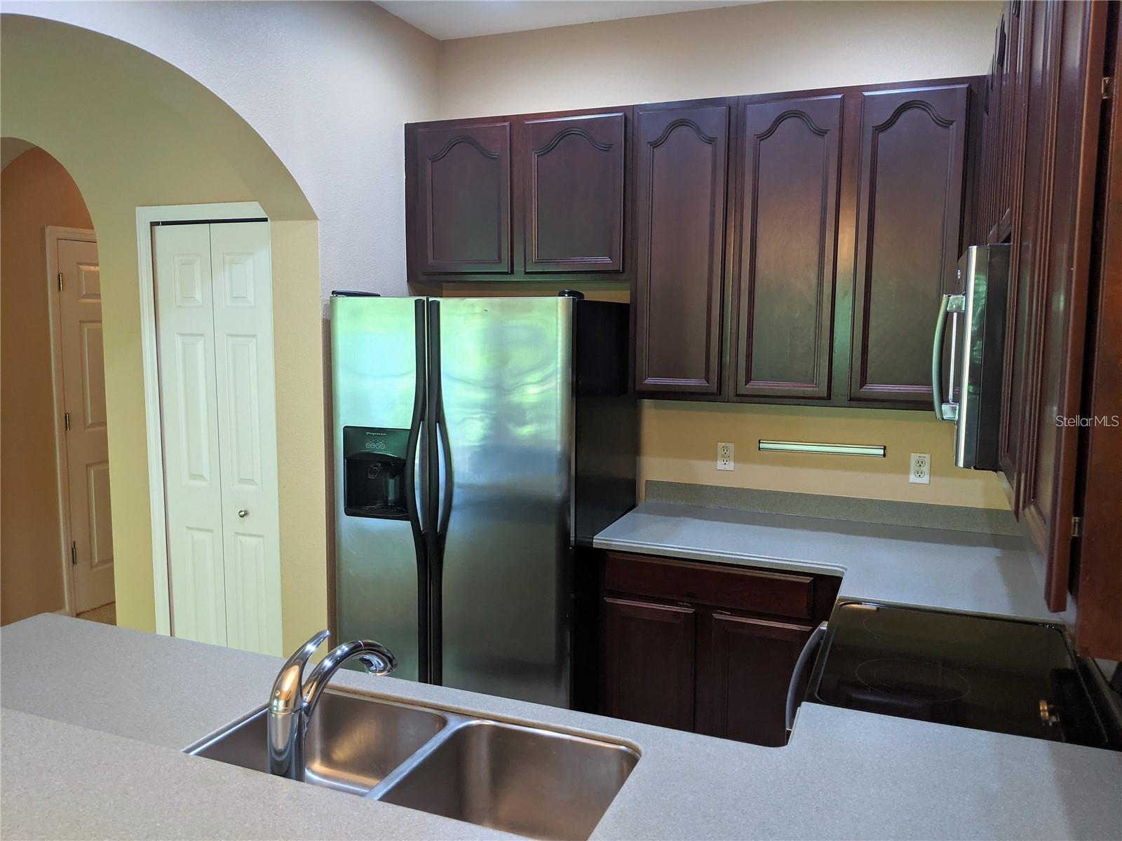 10272 Park Commons Dr Property Photo 11