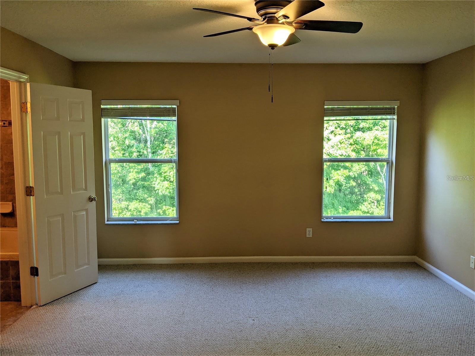 10272 Park Commons Dr Property Photo 14