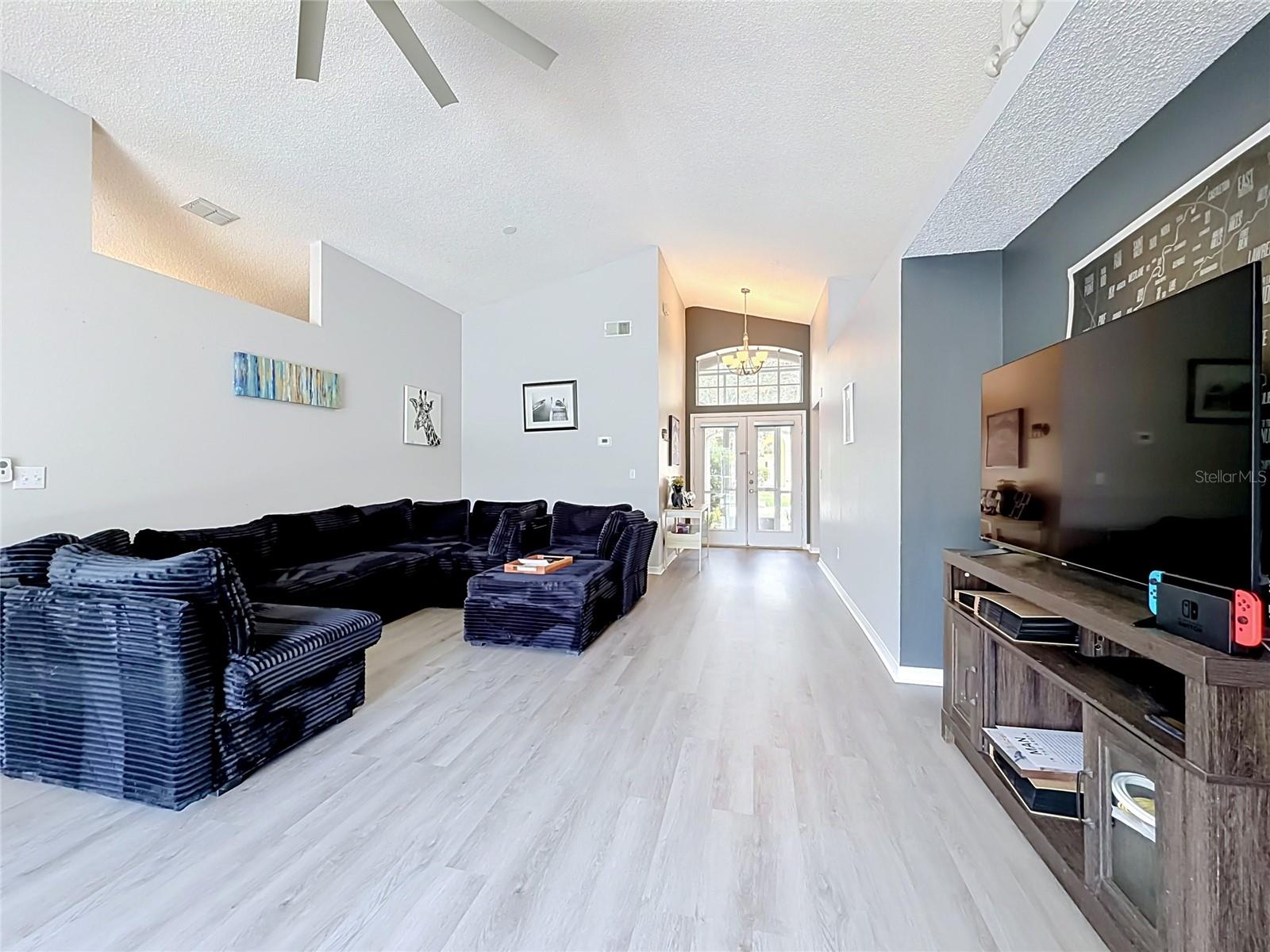 2244 Mallory Cir Property Photo 6
