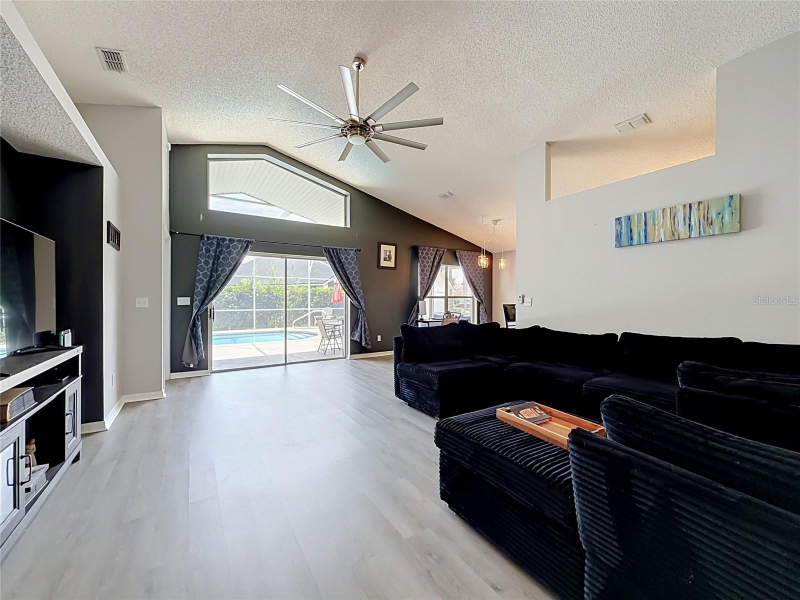 2244 Mallory Cir Property Photo 8