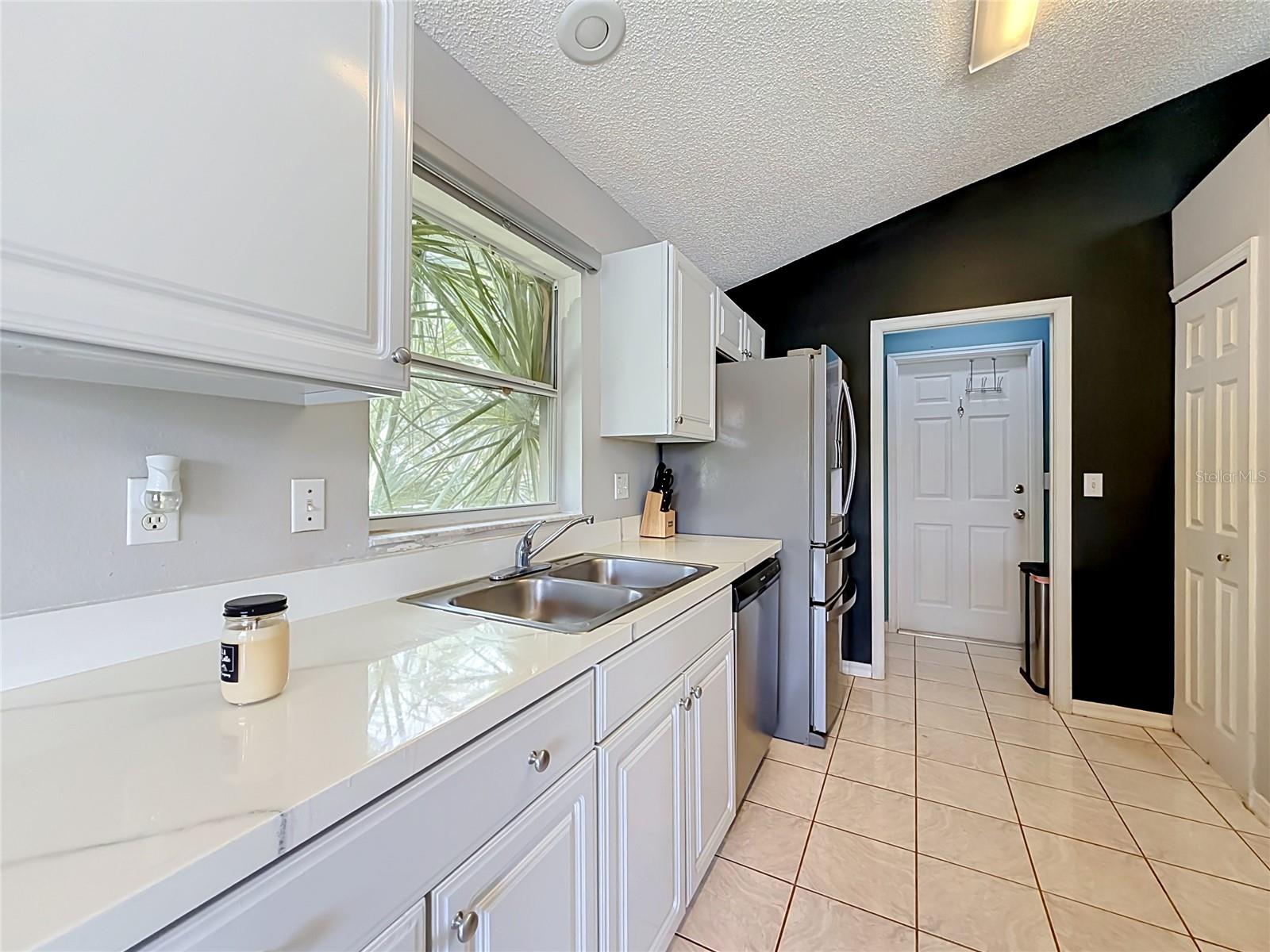 2244 Mallory Cir Property Photo 14