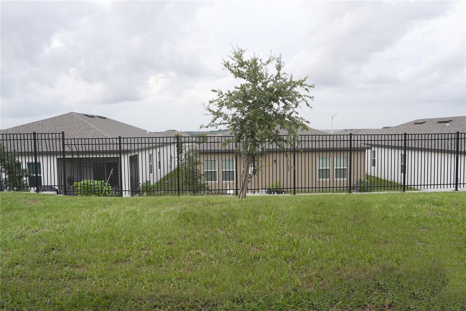 870 Ballantyne Dr Property Photo 4