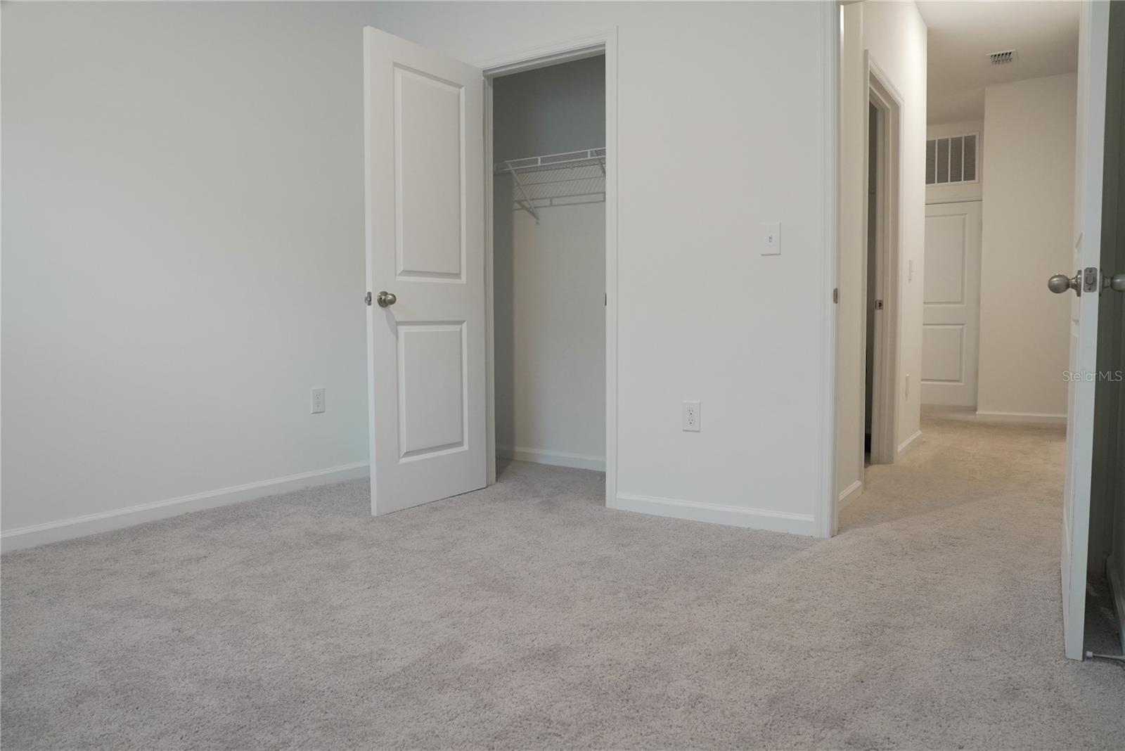 870 Ballantyne Dr Property Photo 9