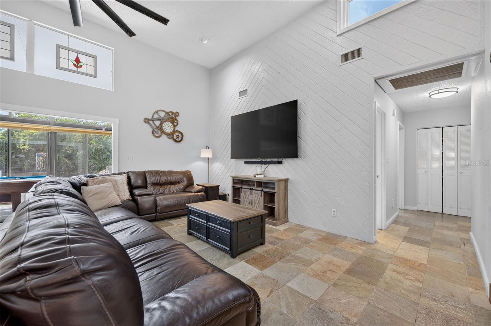 120 Slade Dr Property Photo 11