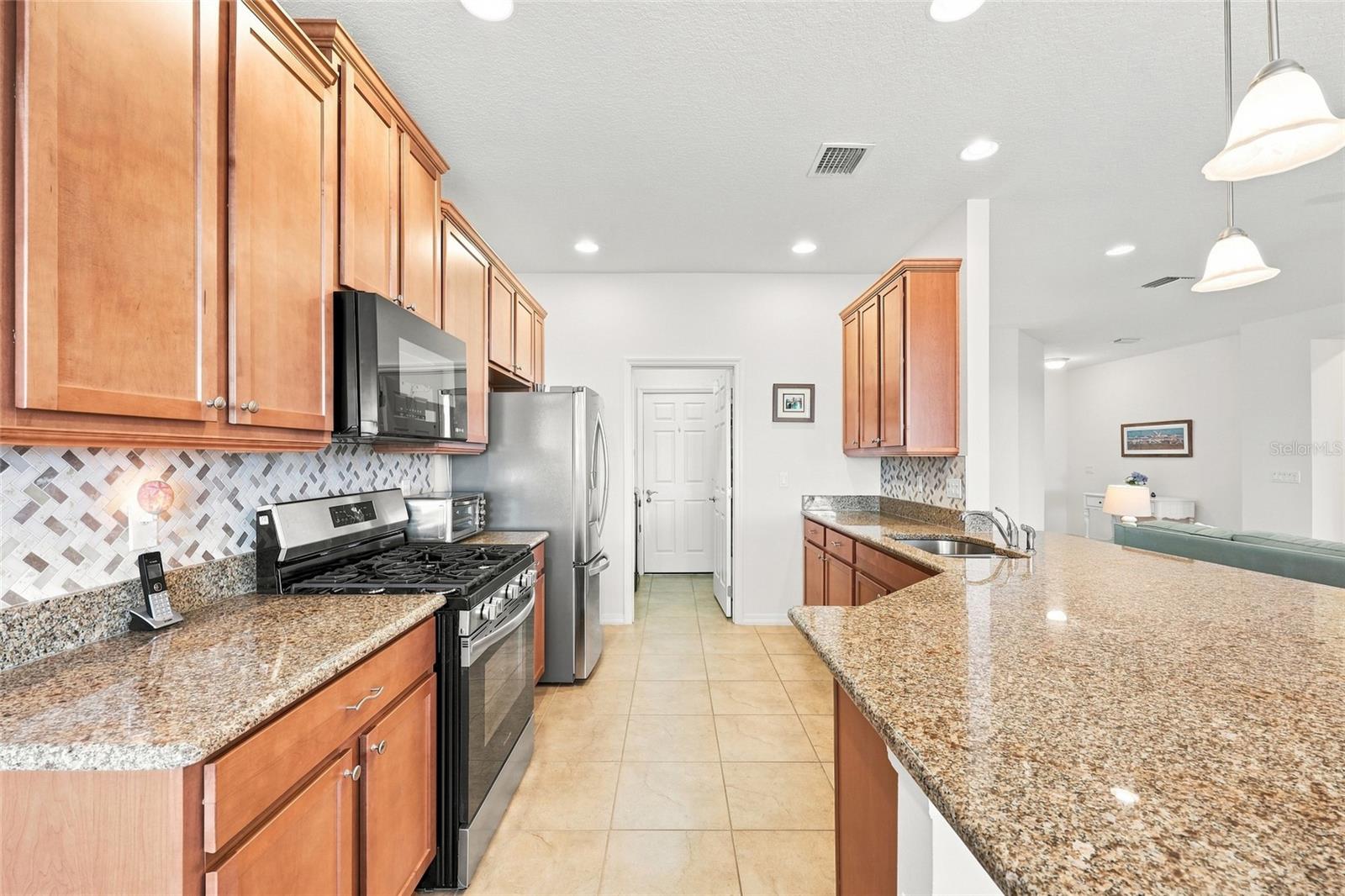 381 Silver Maple Rd Property Photo 12