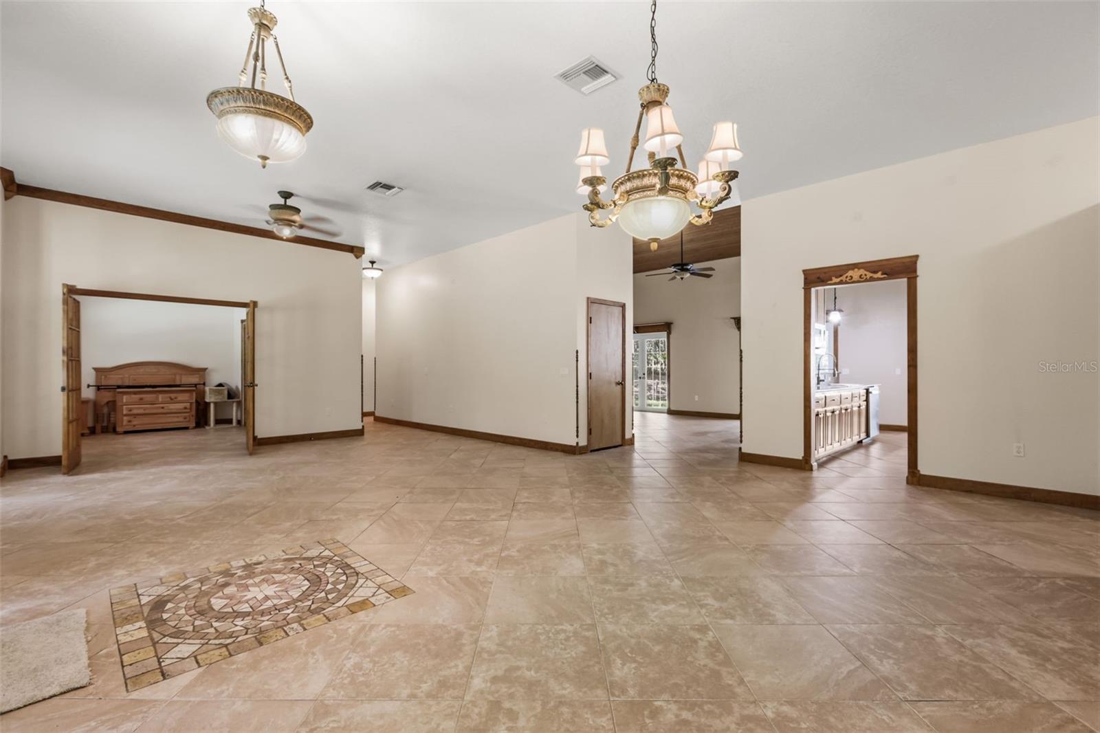 1685 Manor Way Property Photo 11