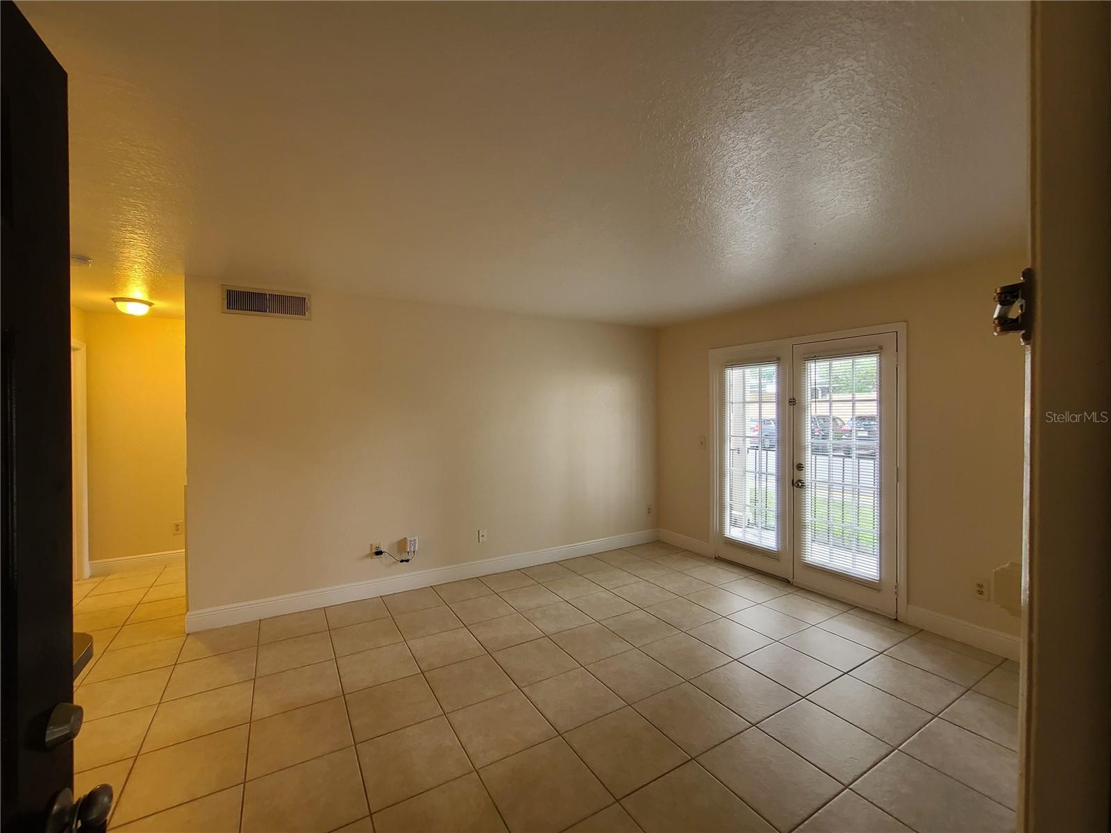 O6434547 Property Photo 2